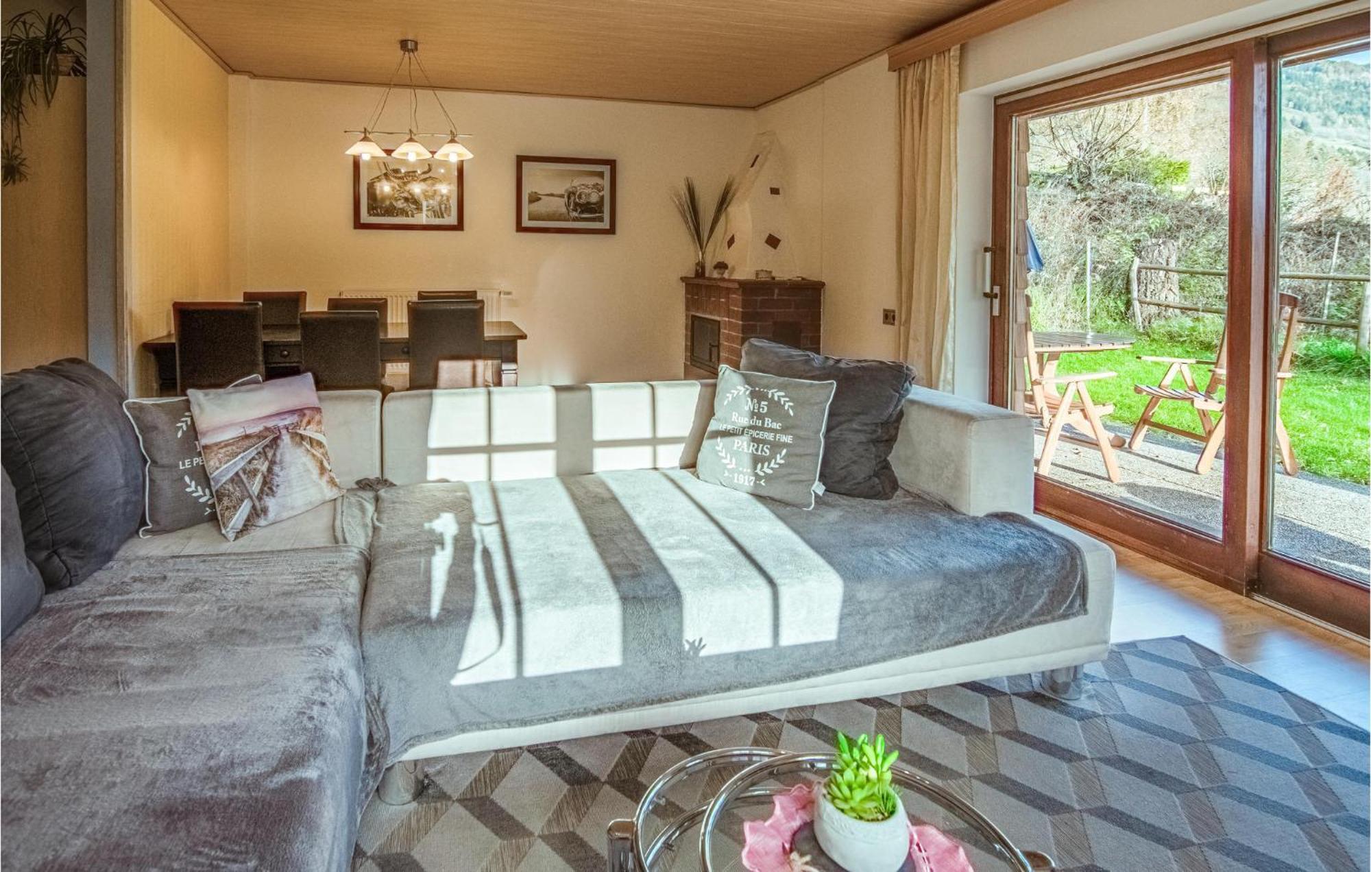 Charmantes Ferienhaus Peterdorf エクステリア 写真